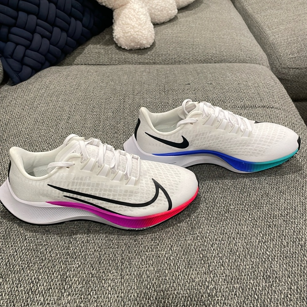 NWOT NIKE ZOOM Pegasus 37